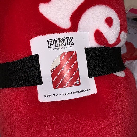 NEW VS PINK SHERPA BLANKET - Picture 2 of 2